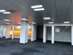 辦公室裝修：虹橋國際商業(yè)廣場(chǎng)工地